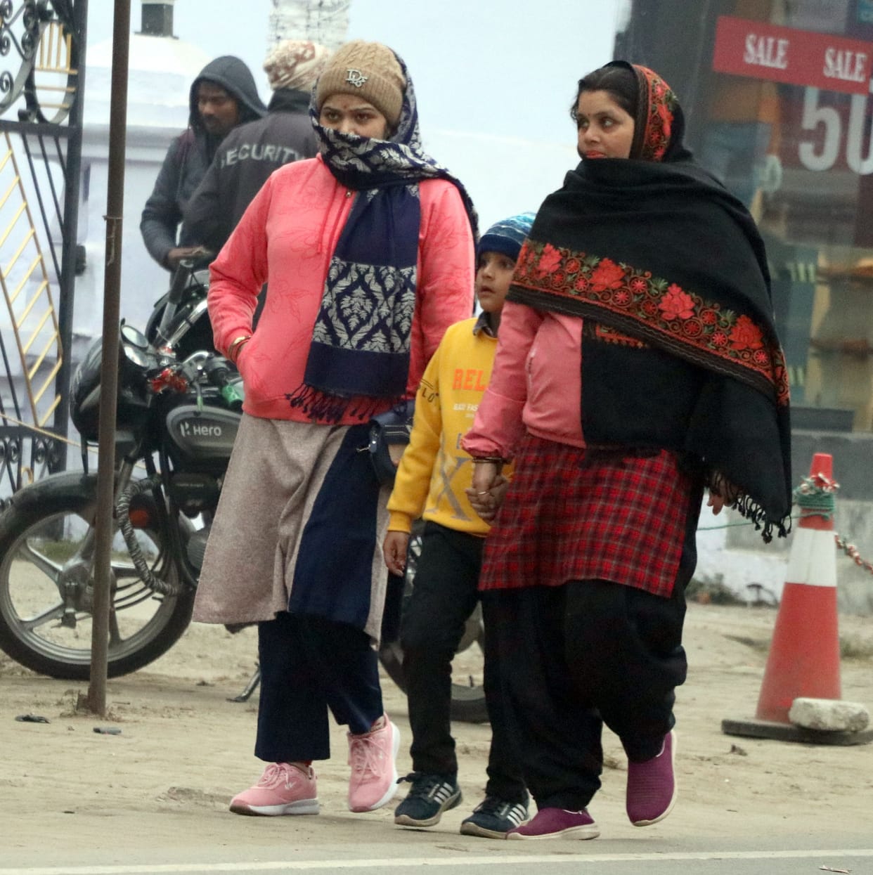Torture of cold wave and winter continues, public life busy