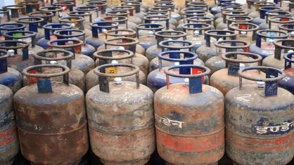 ATF price cut by 4 pc; commercial LPG rate reduced marginally by Rs 1.5 per cylinder