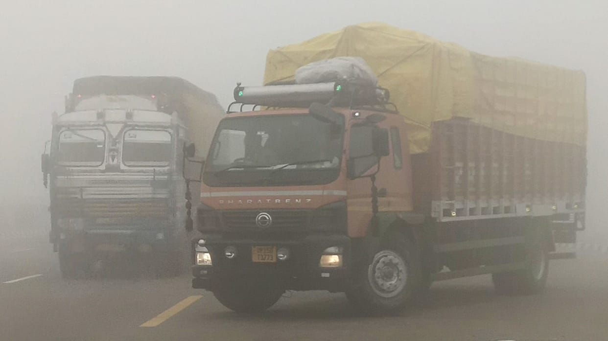 Vehicles standing on the expressway, increased risk of accidents