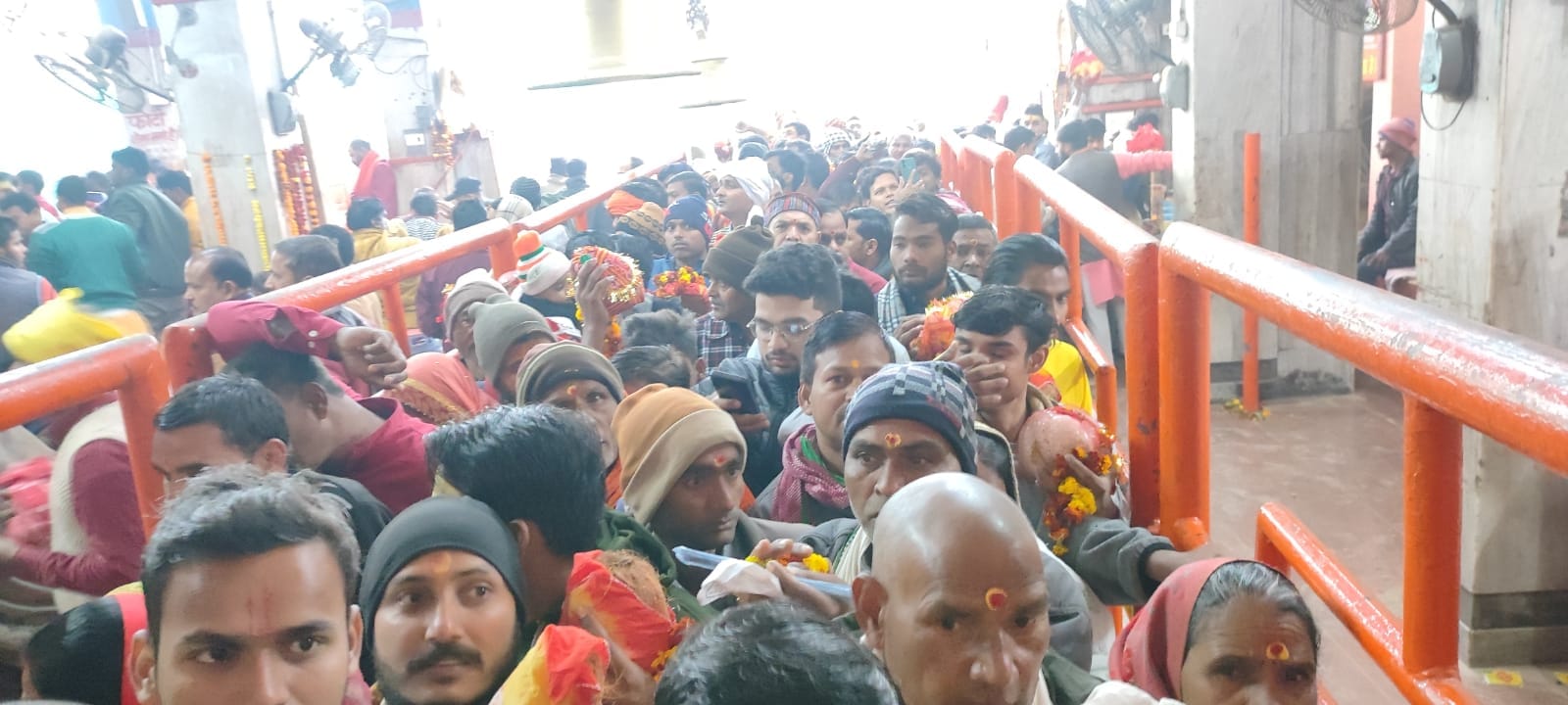 PHOTOS: Navratri-like view seen in Vindhyavasini temple, crowd gathered amid bitter cold
