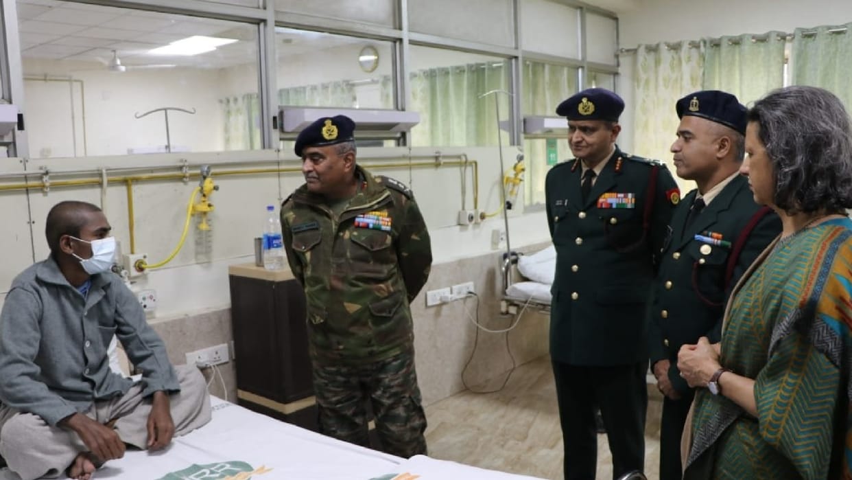 indian army coas visits Research and Referral Hospital greets patients on New Years Day