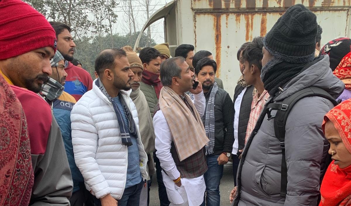 The minister sent the injured lying on the roadside to the hospital