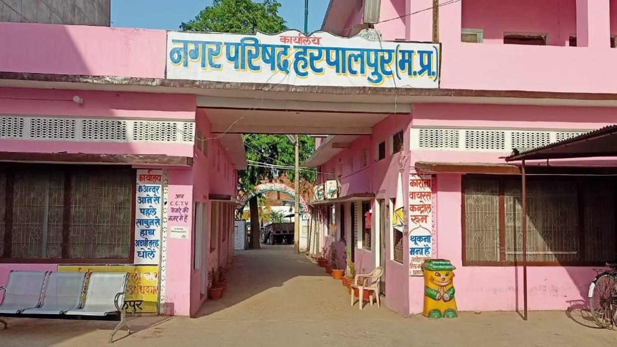 here was a tussle over the Harpalpur City Council chair two CMOs still work stalled employees upset