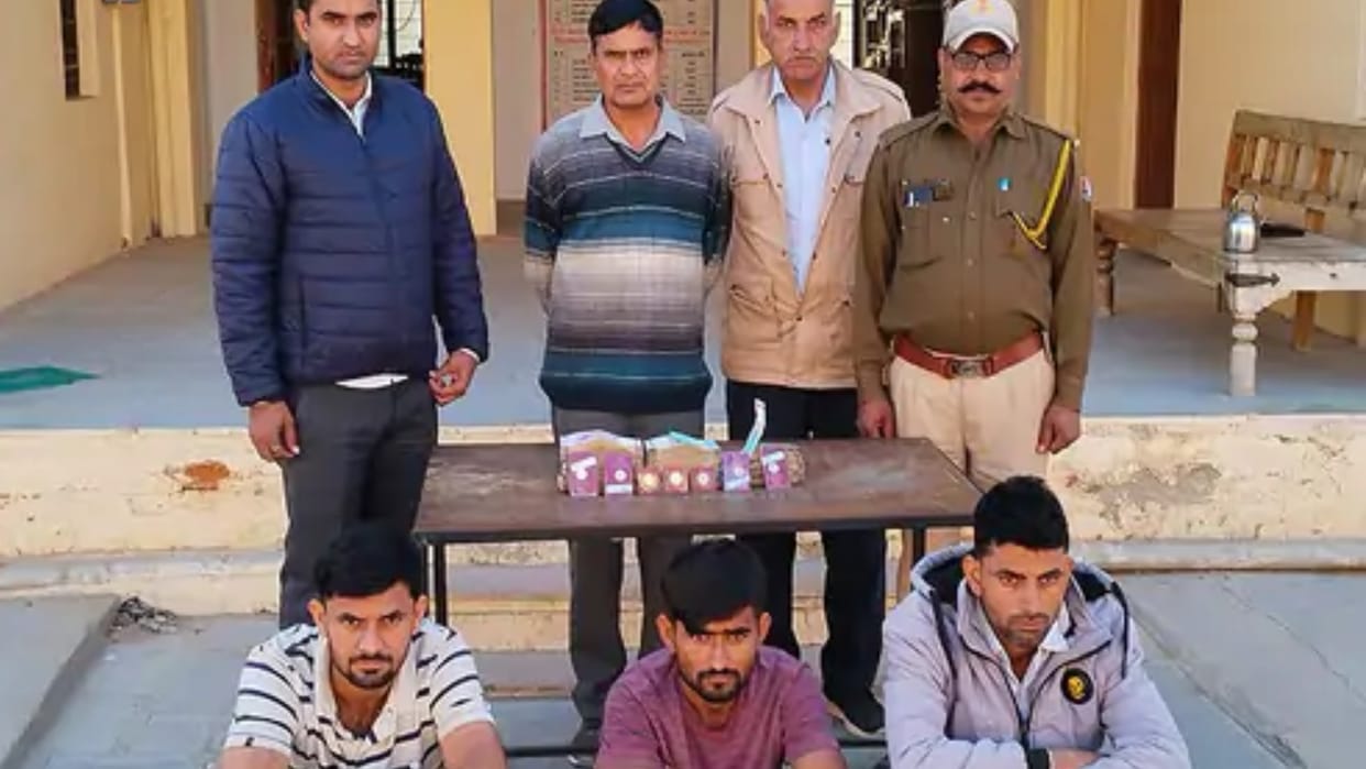 Three arrested with 10 lakh rupees of hawala in Sikar