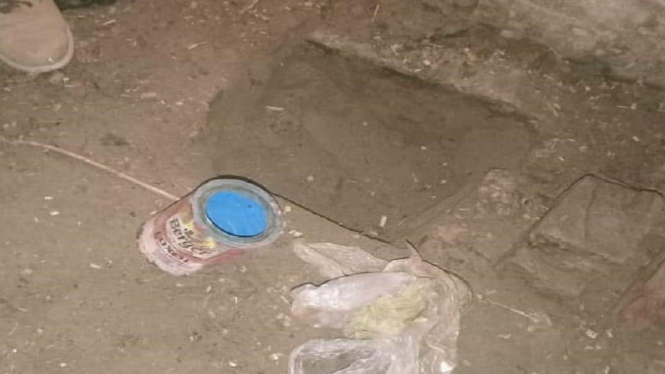 woman buried one lakh more gold and silver jewelery by digging a pit
