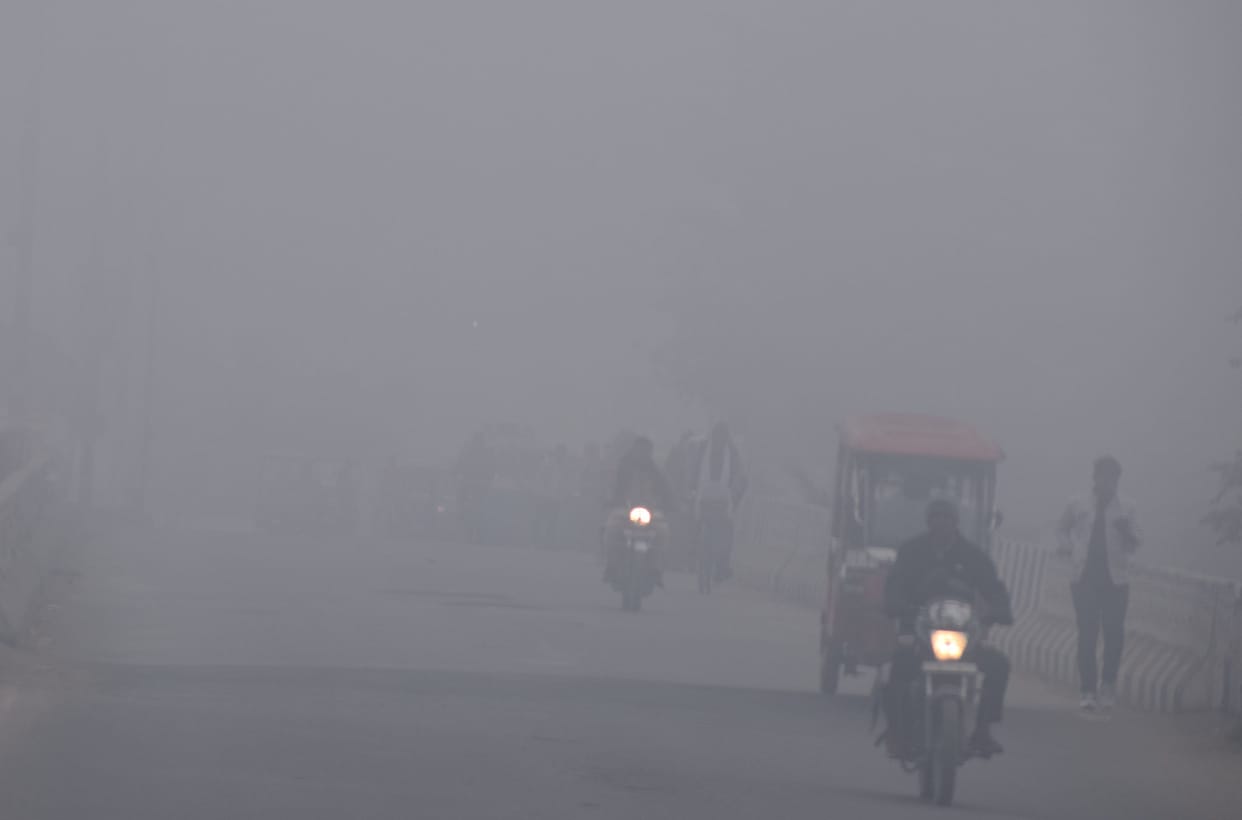Mainpuri: The fog covered the first day of the year, the sun did not come out