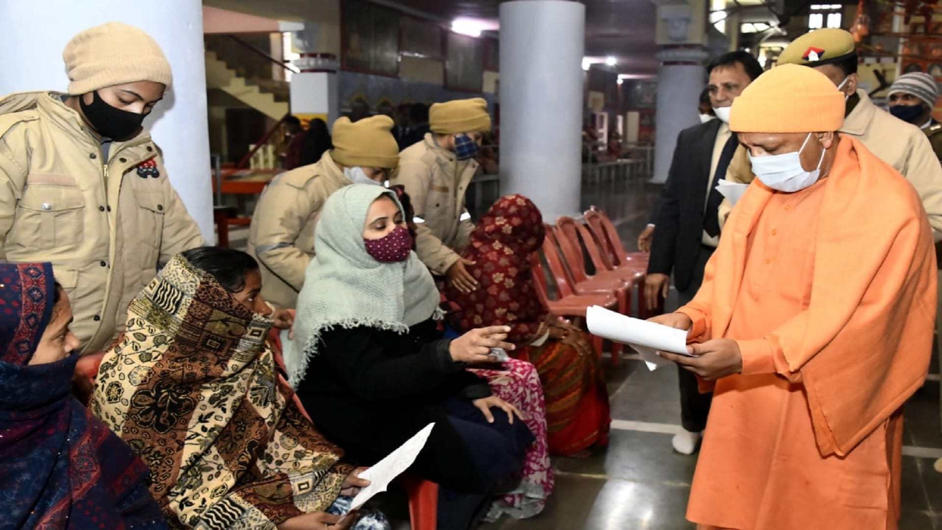 Chief Minister Yogi Adityanath listened to complaint on New Year day, said officers should take care of public