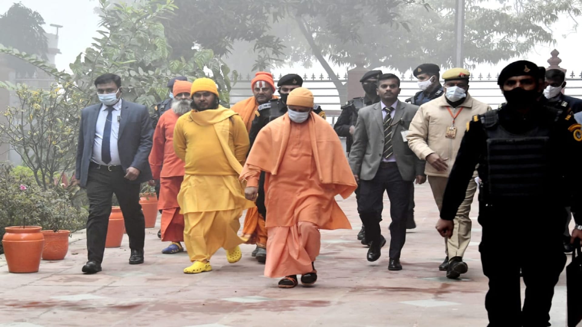 Chief Minister Yogi Adityanath listened to complaint on New Year day, said officers should take care of public