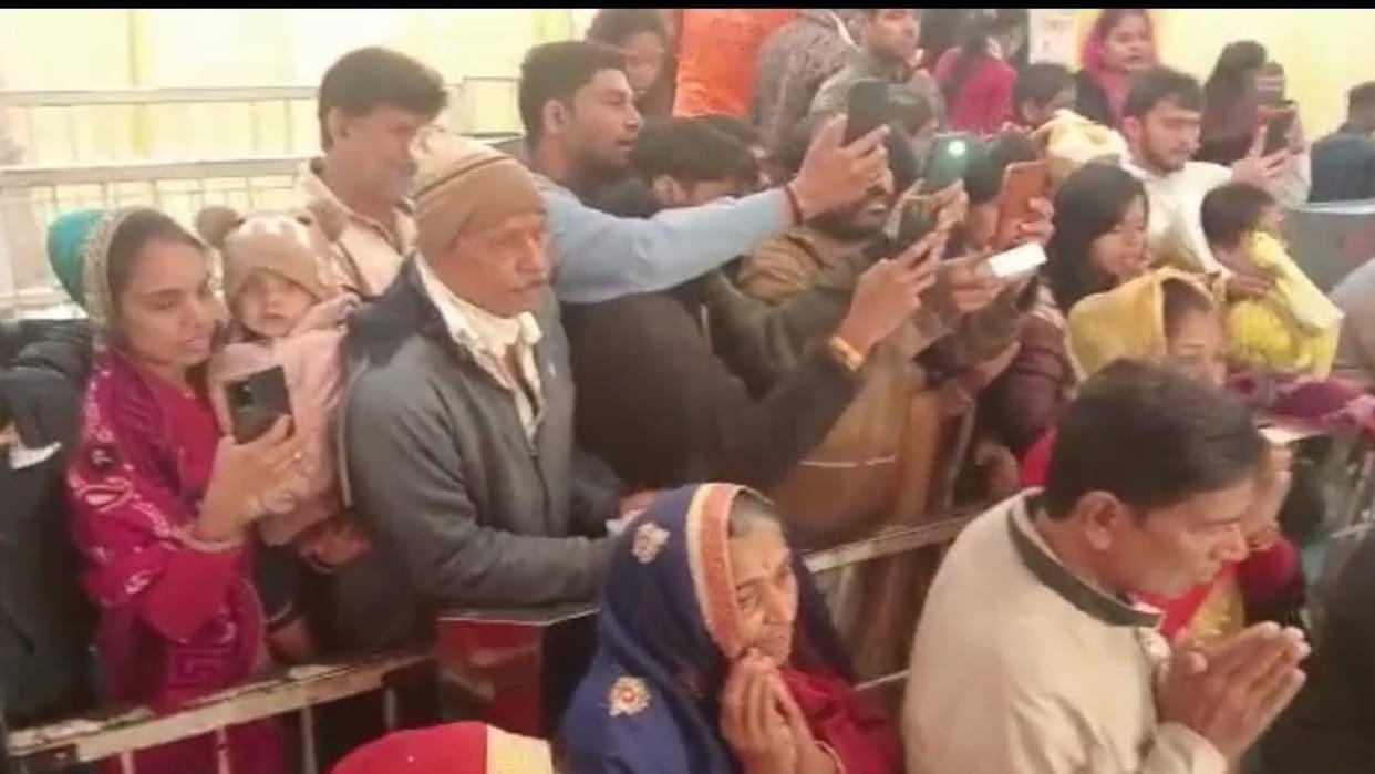 First day of the year: Queues started in Khajrana Ganesh temple in the morning