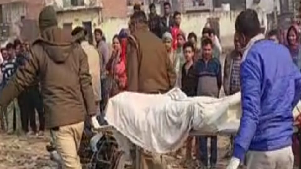 Mall employee crushed to death with a brick in Noida