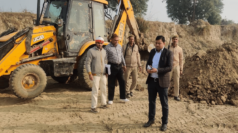 Tractor and JCB caught doing illegal soil mining in Hathras
