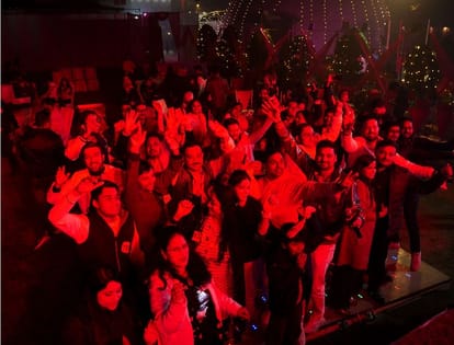 Happy New Year 2023: People of Banaras danced a lot on film songs, welcomed the new year in this style