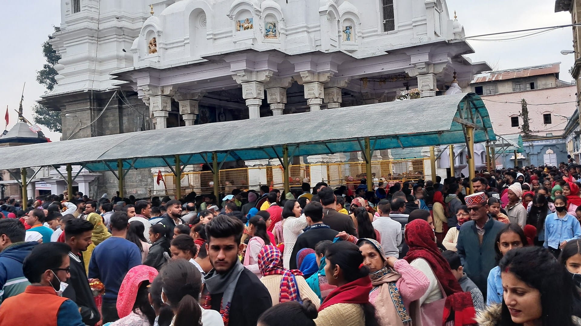 Himachal News: devotees pays obeisance at shaktipeeth in himachal pradesh on new year 2023