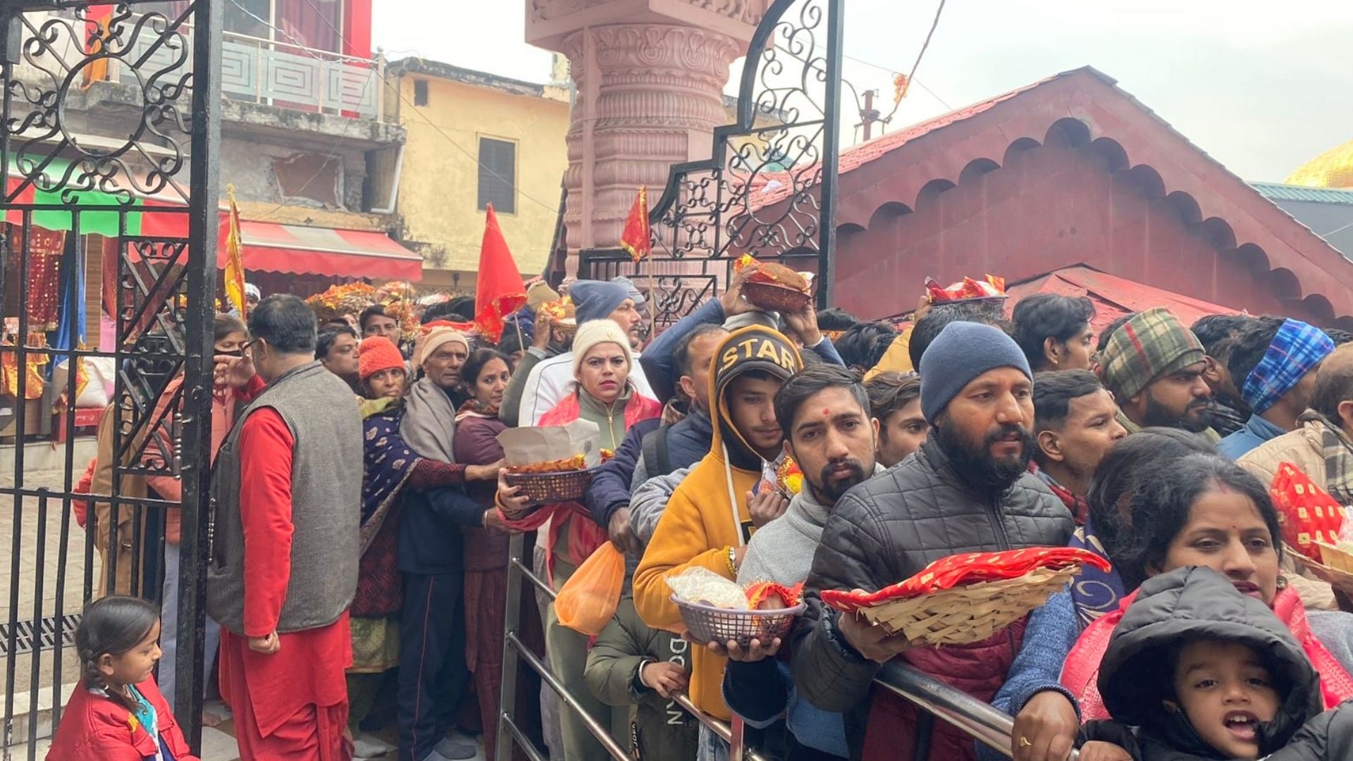 Himachal News: devotees pays obeisance at shaktipeeth in himachal pradesh on new year 2023