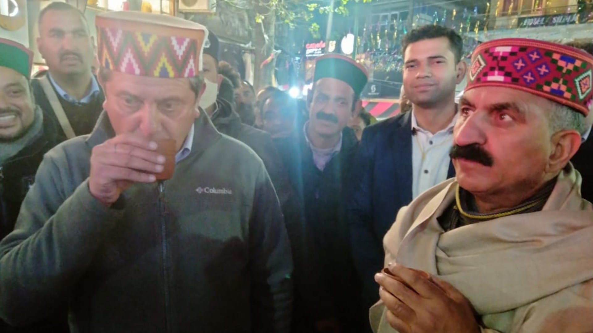 cm sukhvinder singh sukhu interacted with children's tourists on mall road manali