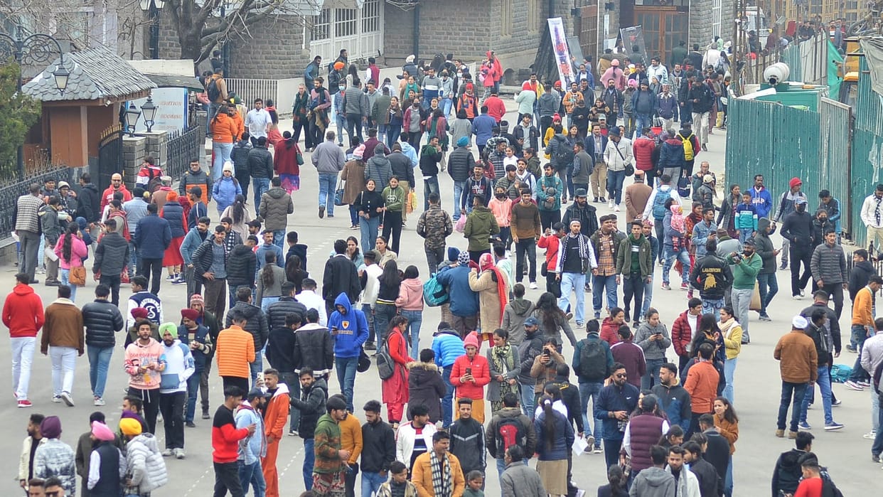 himachal news: six lakh tourist came to shimla in eight days three fold growth in business