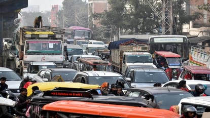 Prayagraj: The traffic system went awry, picnic plans of many townspeople stuck