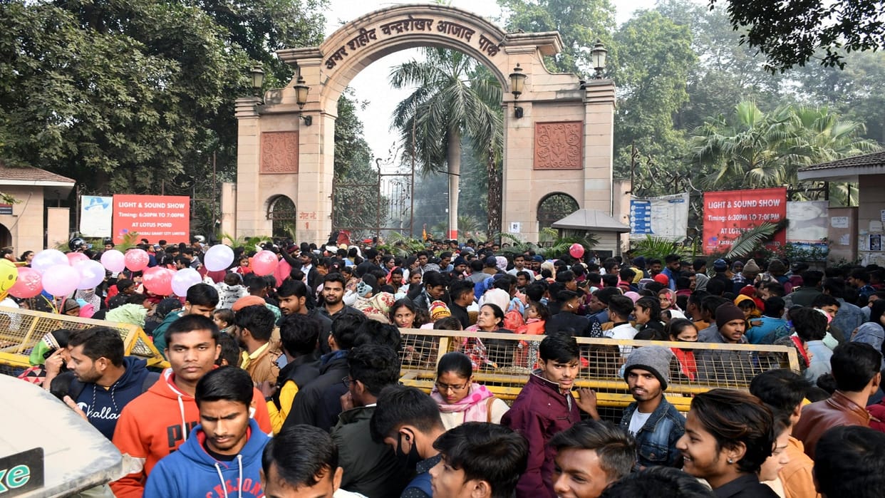 crowd gathered on New Year, many children and women were injured in the stampede in Elephant P