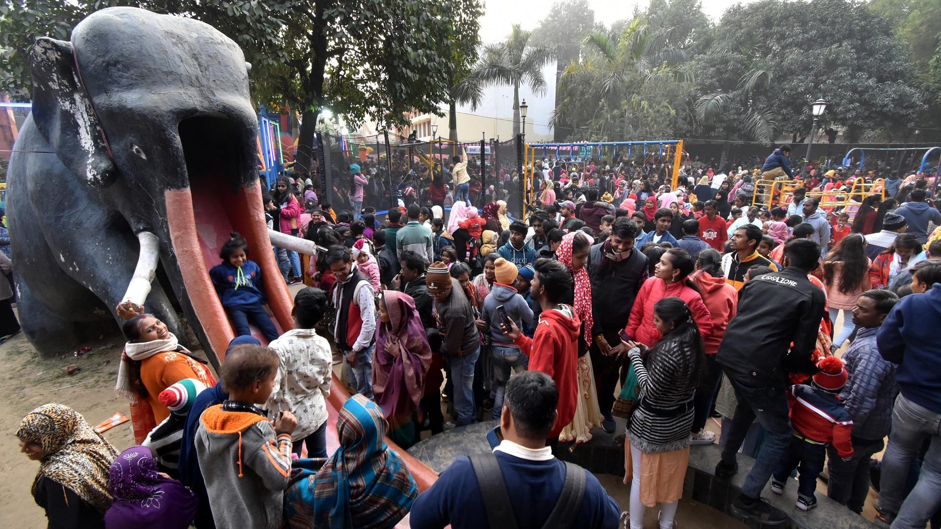 crowd gathered on New Year, many children and women were injured in the stampede in Elephant P
