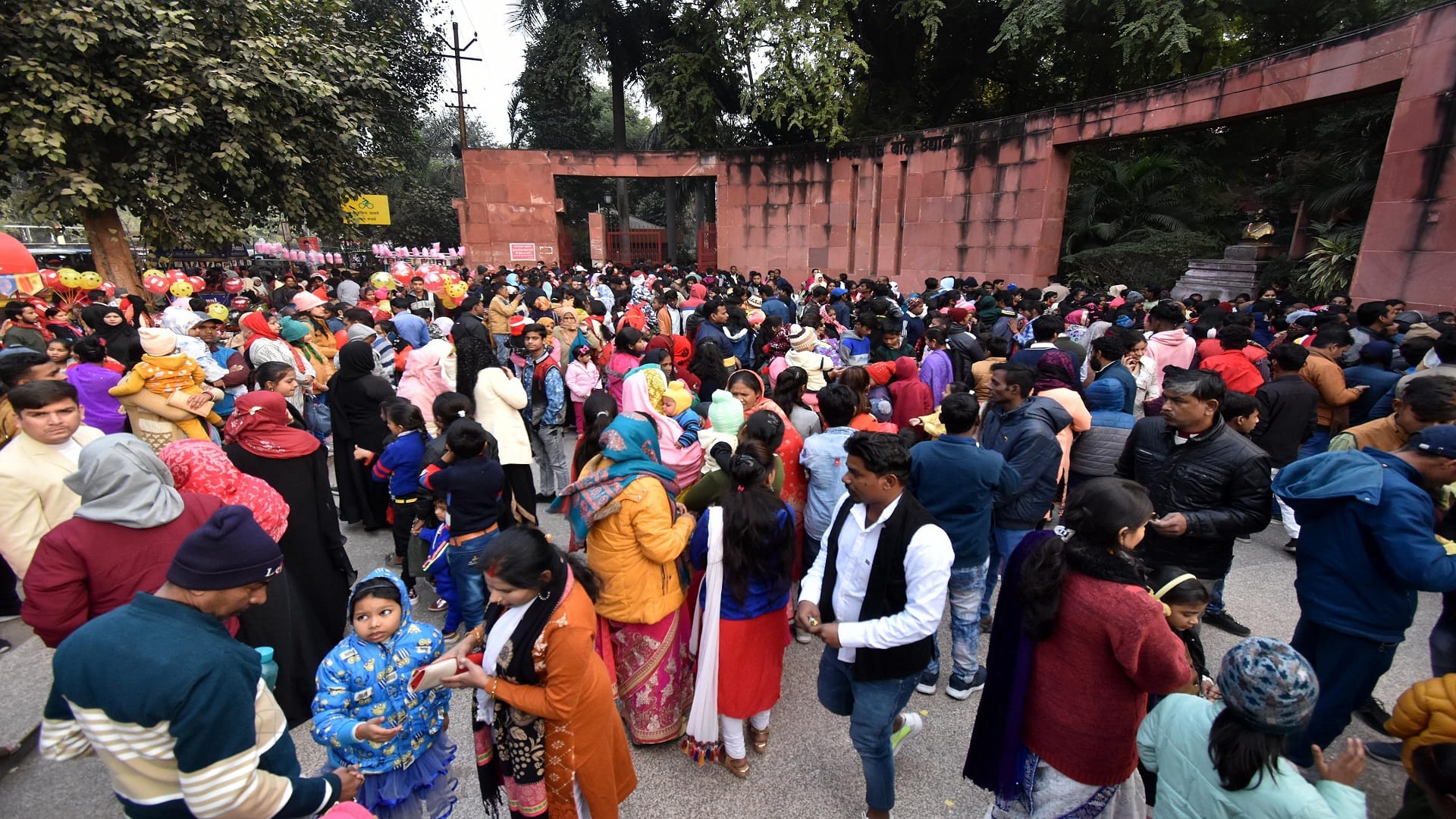 crowd gathered on New Year, many children and women were injured in the stampede in Elephant P