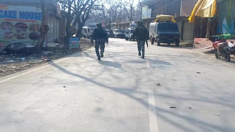 Jammu Kashmir: Weapon snatched from security personnel in Pulwama, security forces conduct search operatio