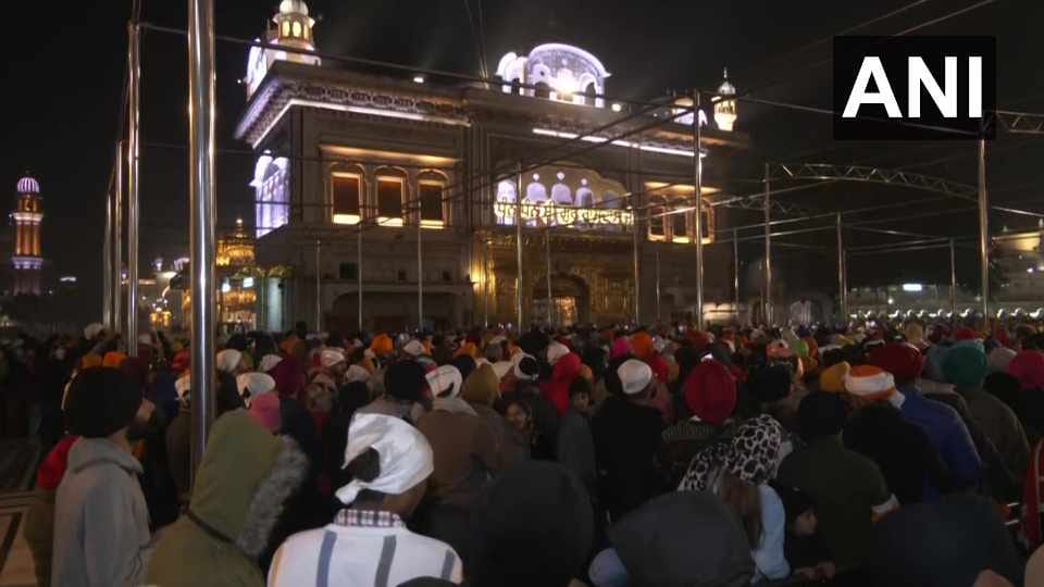 People visited Sri Harmandir Sahib in Amritsar on the occasion of  New Year 2023