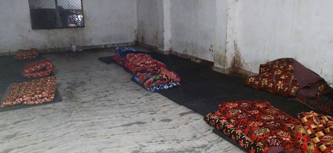 Put the bed on the ground, how will it be protected from cold