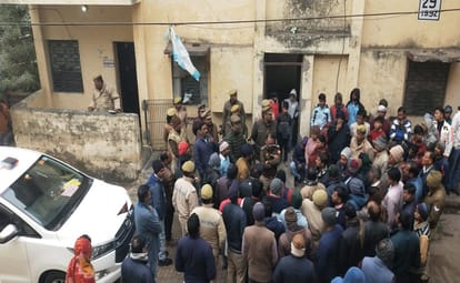Station master, wife and child of Kashi station died under suspicious circumstances