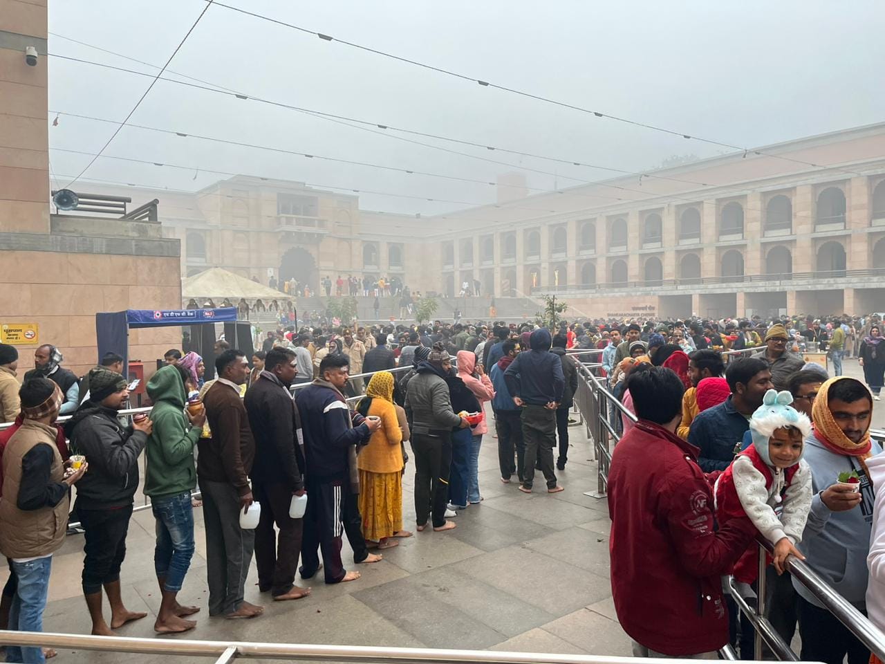 Weather Update varanasi in grip of cold wave people yearn for sunshine on  first day of new year