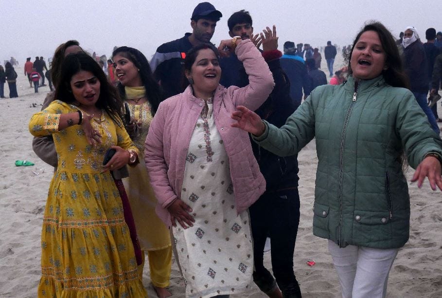 New Year 2023 Kashi Varanasi immersed in First january Celebration see in pictures