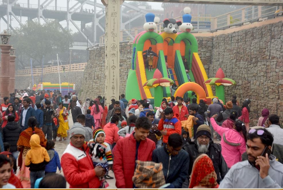 New Year 2023 Kashi Varanasi immersed in First january Celebration see in pictures