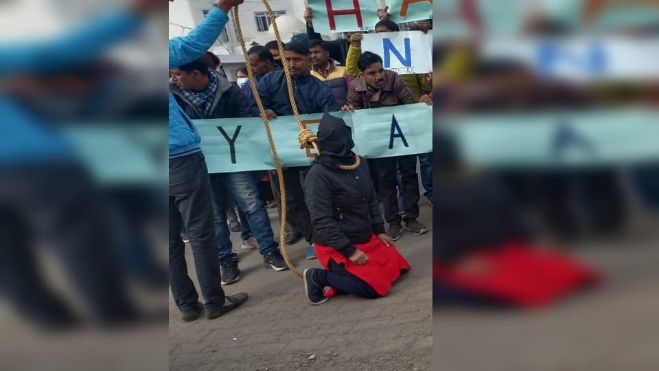 New Year 2023 Uttarakhand secretariat dismissed employees Unique protest and warning to government