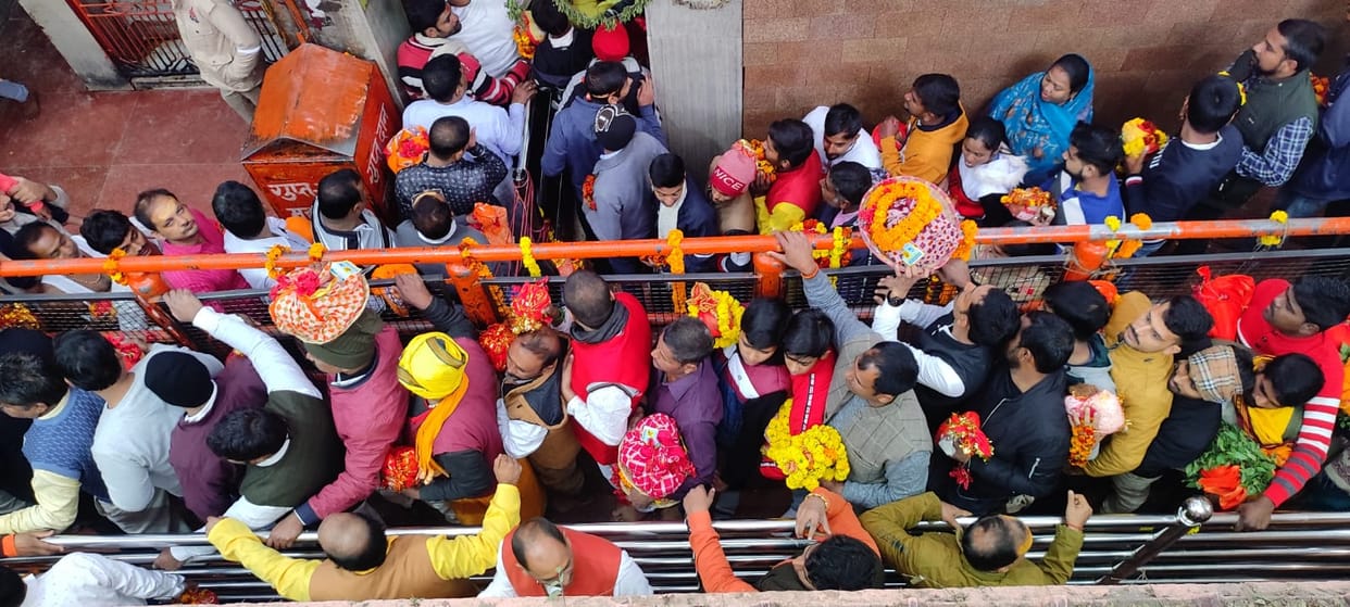 PHOTOS: Navratri-like view seen in Vindhyavasini temple, crowd gathered amid bitter cold