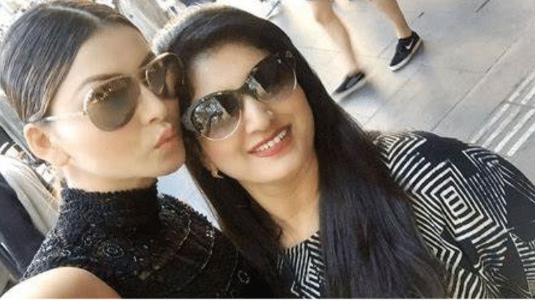 Urvashi rautela Mother Meera rautela Refuted the Reports of 190 Crore Bungalow Later She deleted her Post