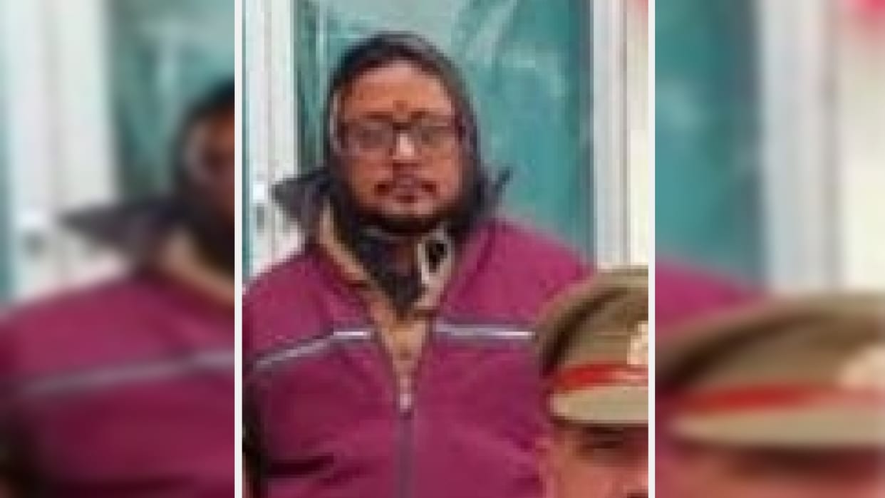 Arrested for forgery posing as police in gorakhpur