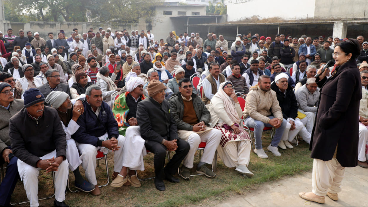 Kiran Chowdhary held a meeting with workers in Rohtak