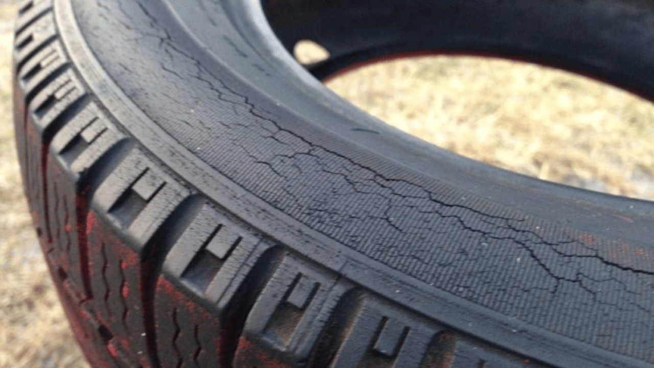 Due to some reasons cracks start coming in the tyres, do this work immediately and drive safe