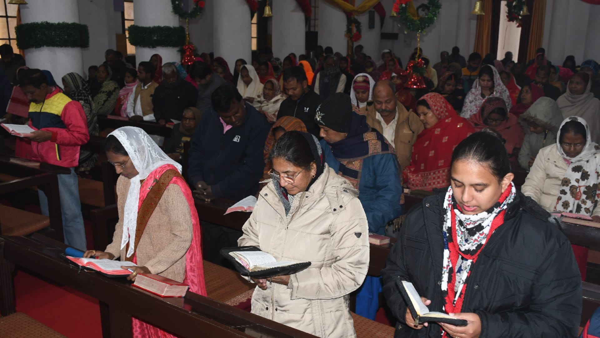large number of gorakhpur people went out on first day of new year 2023