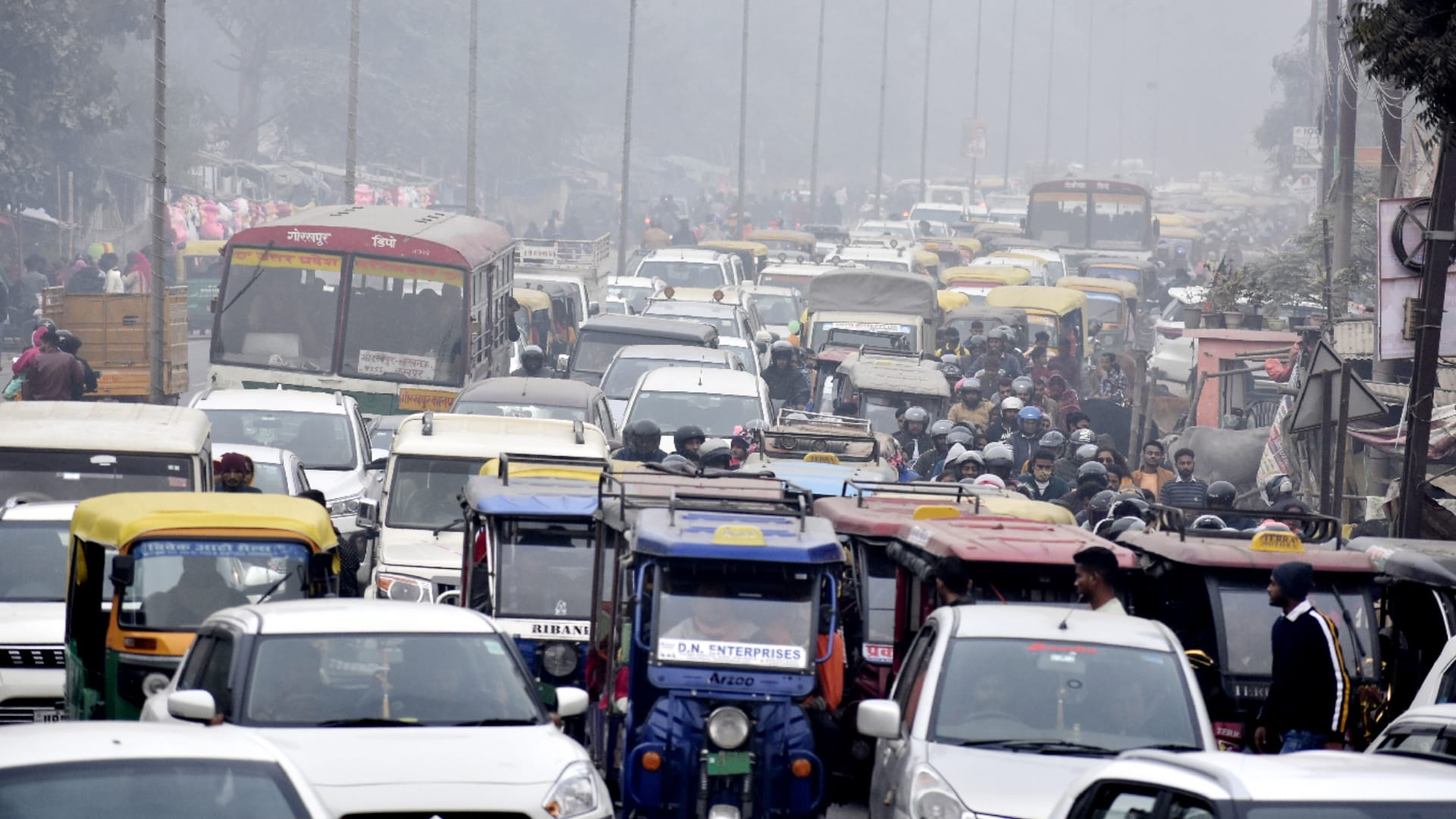 heavy traffic jam in gorakhpur due to new year 2023