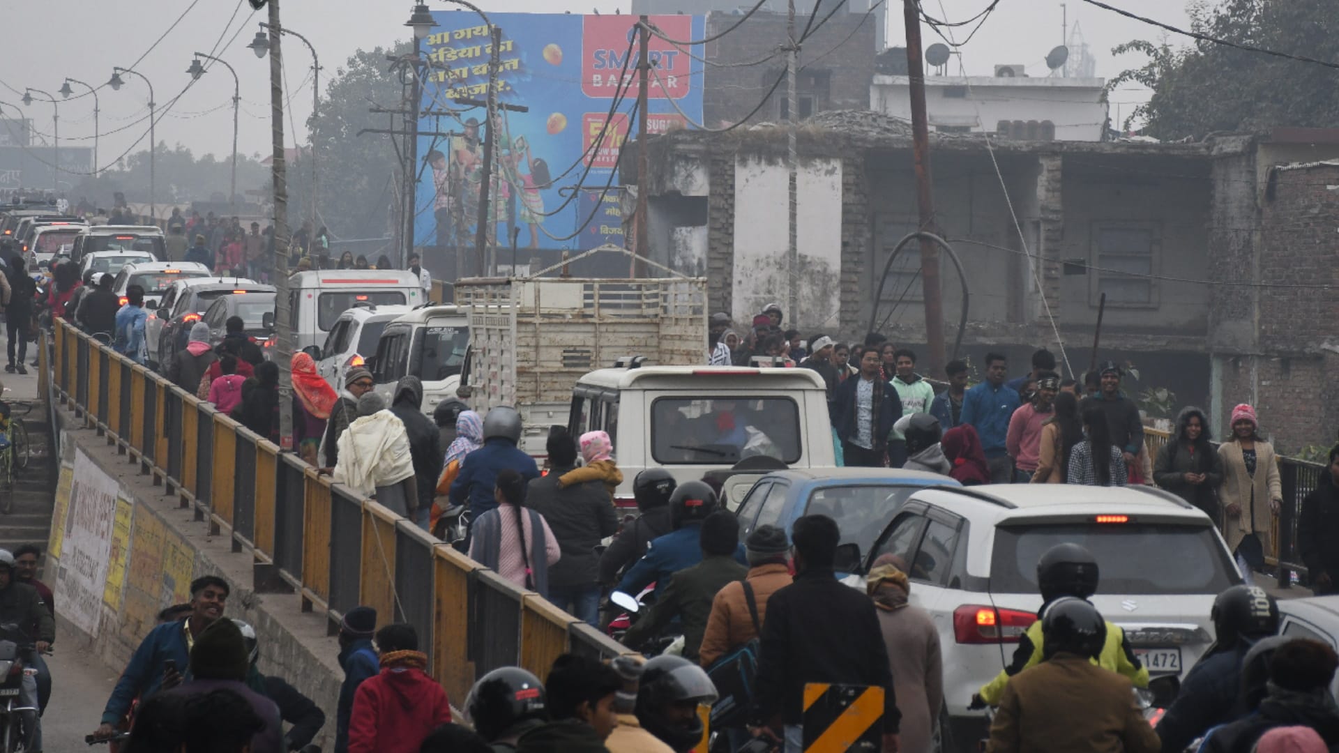 heavy traffic jam in gorakhpur due to new year 2023