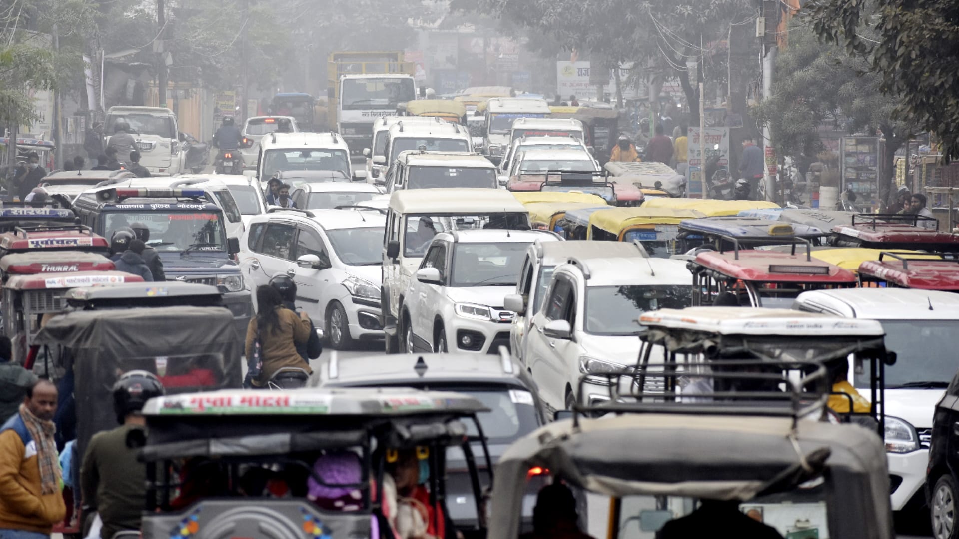 heavy traffic jam in gorakhpur due to new year 2023