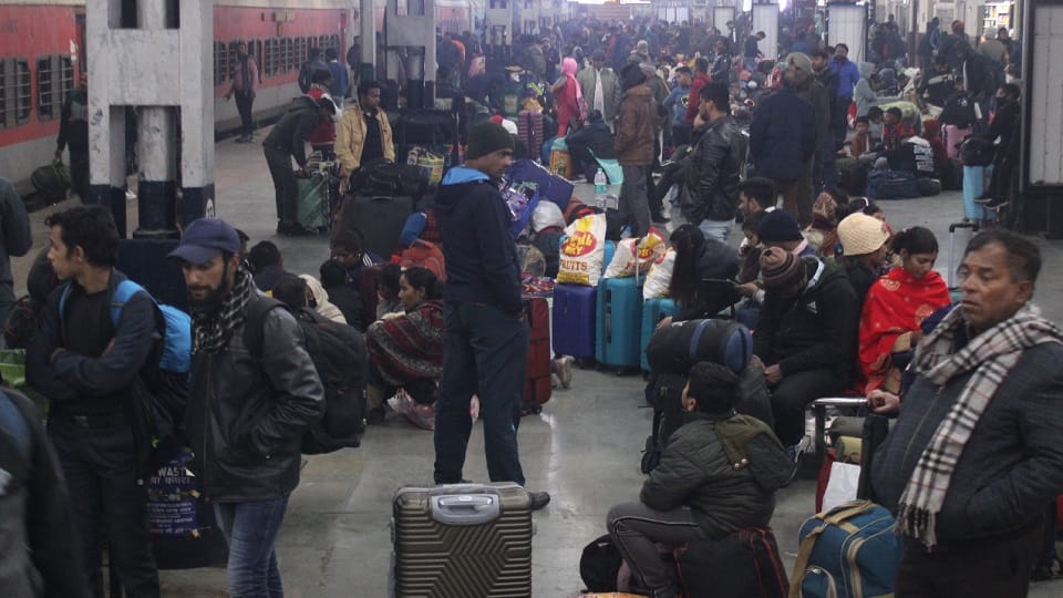 Holi Festival 2023 How to Get Confirm Train Ticket Know Indian Railways Ticket Booking Tricks
