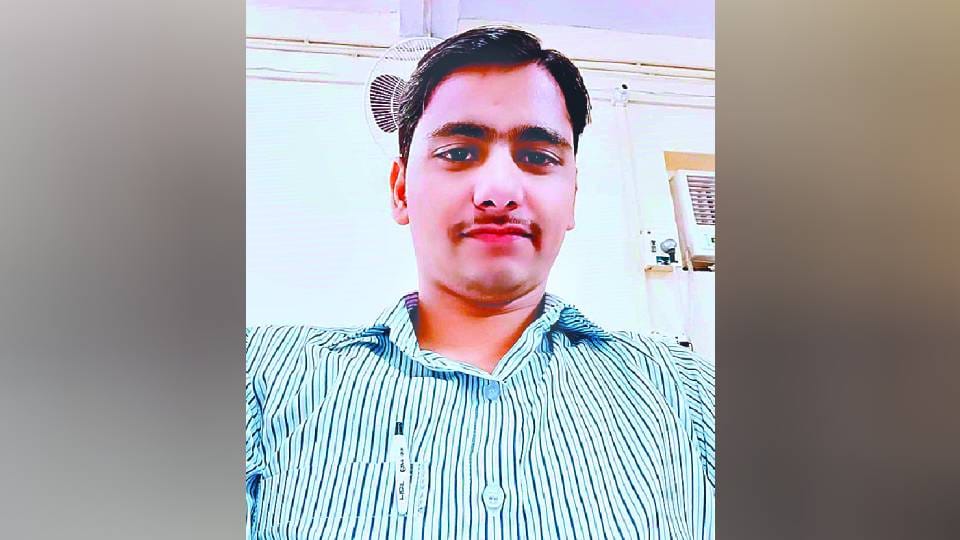 bank employee send message his wife and will missing police started searching In Agra