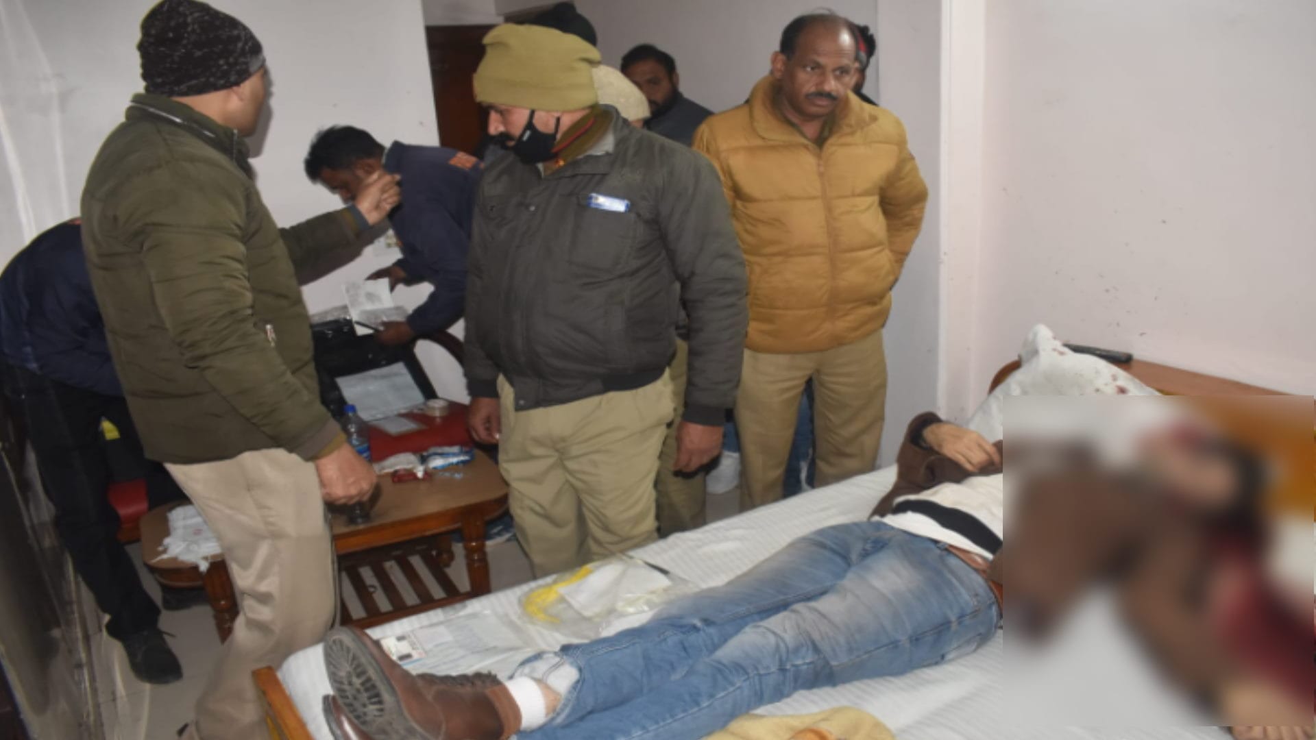 Meerut News: Dead Body of youth and suicide note found in a hotel by police after suicide