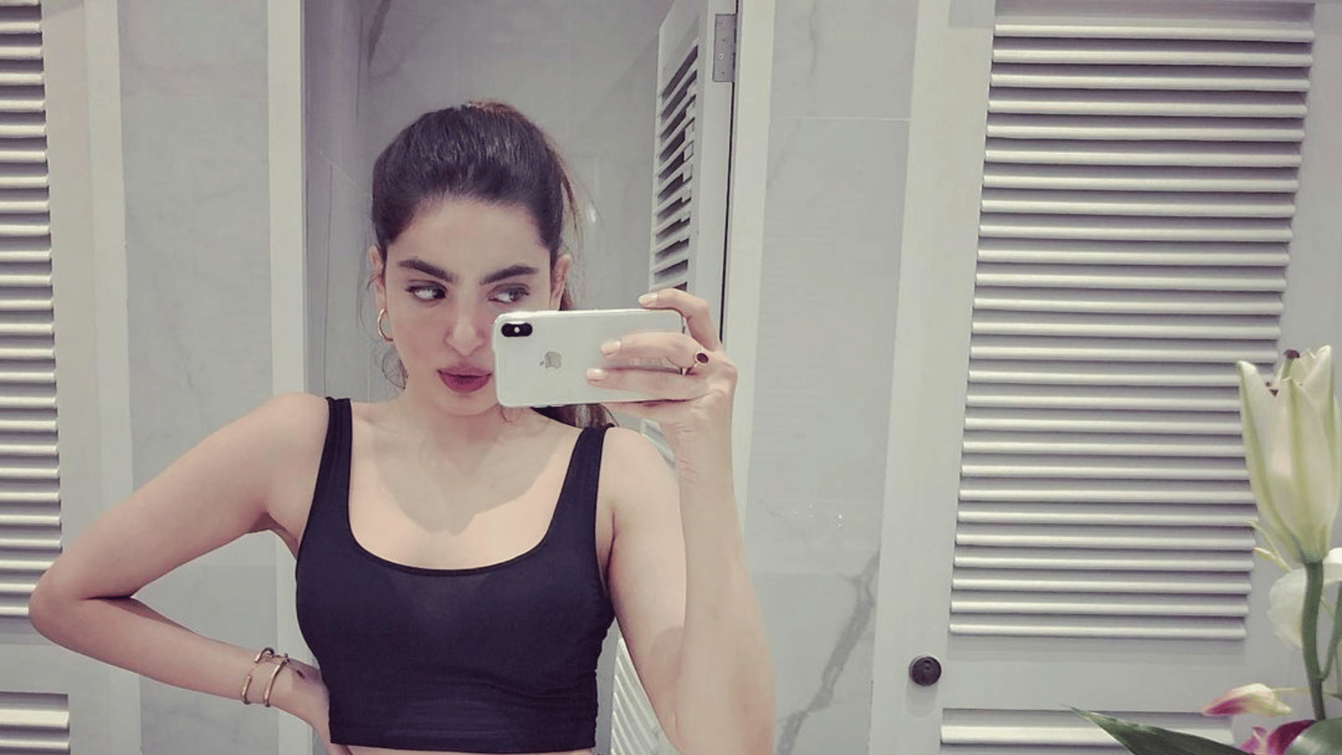 Kartik Aaryan goes With Niharika Thakur Instead Of Sara Ali Khan In London Fans Are Confused