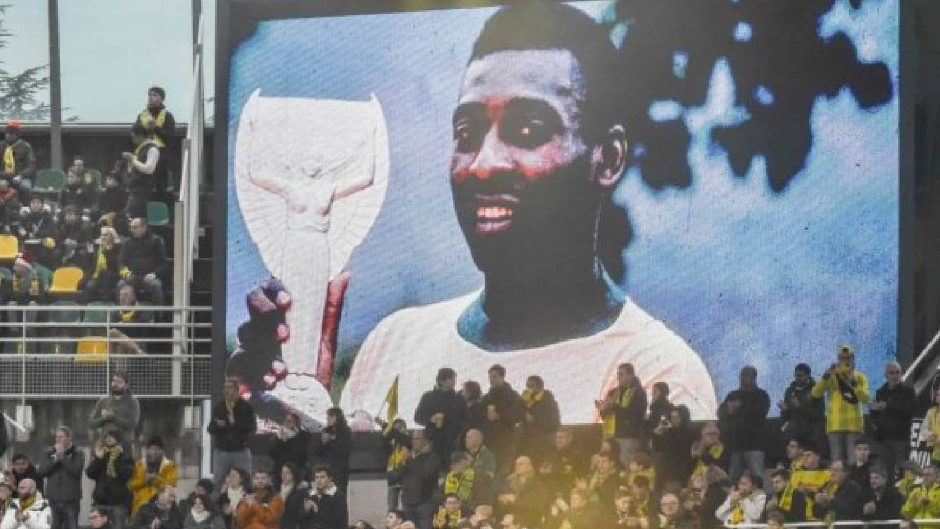 Pele Funeral pics Last farewell to great footballer Pele in brazil body kept at Santos Club stadium