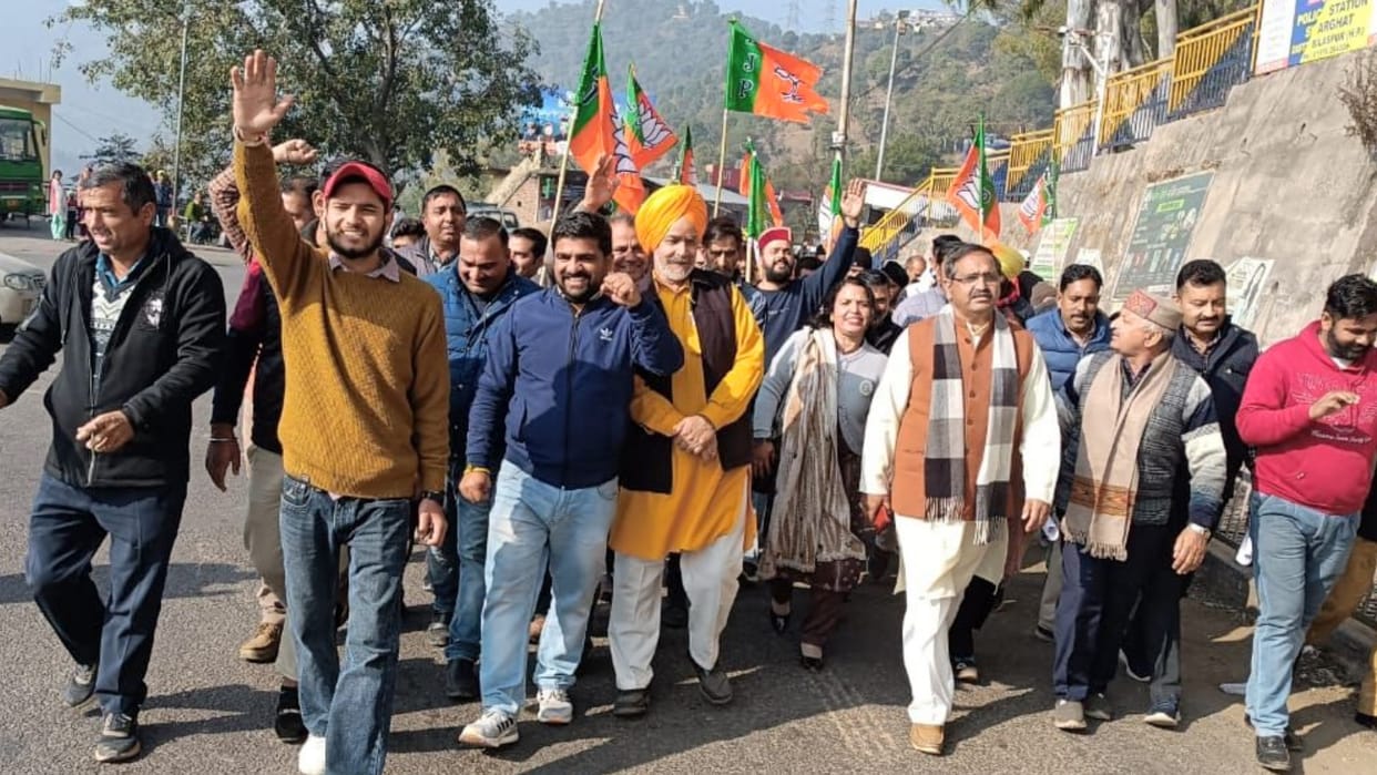 himachal news: railway project work stopped bjp workers protest in bilaspur