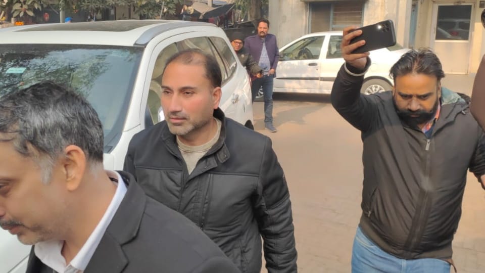 inderjit indi surrendered before Vigilance in Ludhiana in Anaj Mandi transportation tender scam