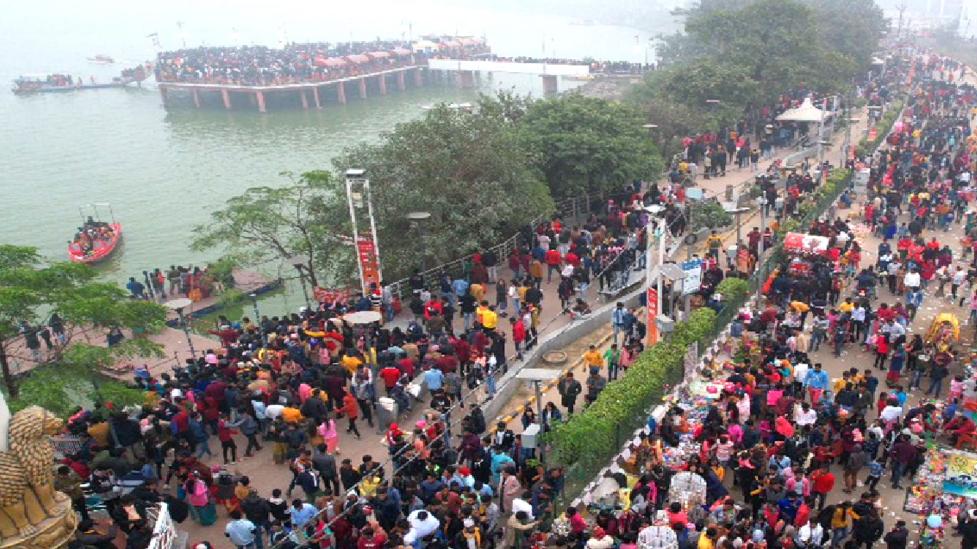 large number of gorakhpur people went out on first day of new year 2023