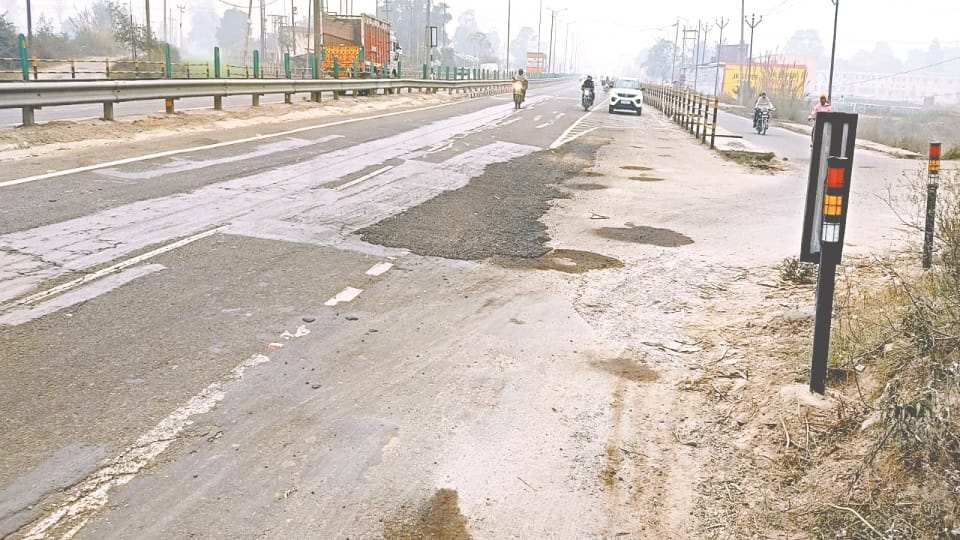 Rishabh Pant Accident blackspot and Road Repair at Accident Point photos